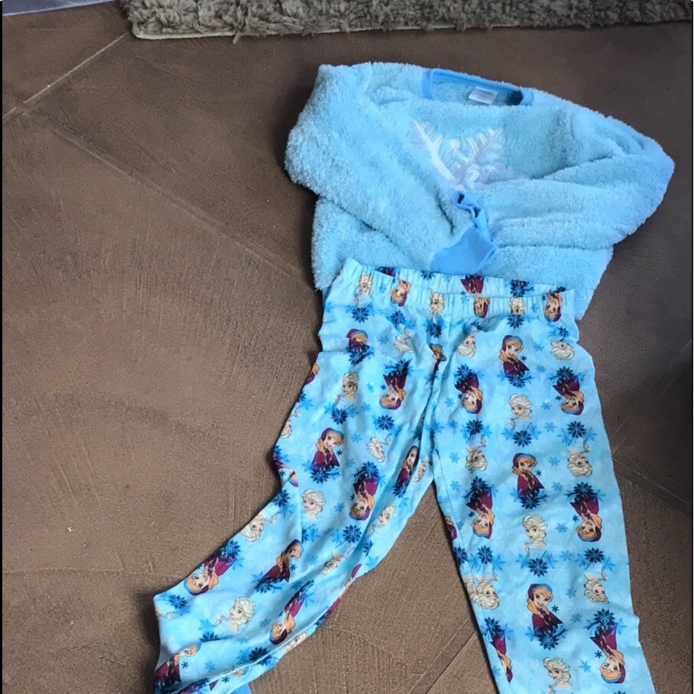 Girls  frozen 2 pajamas